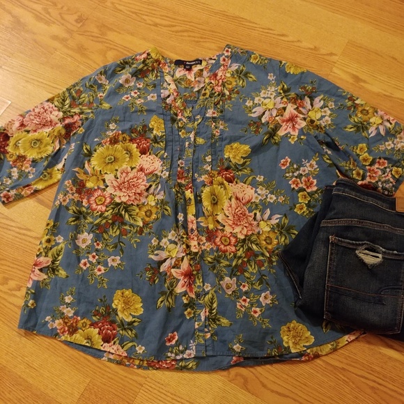24/7 Tops - Floral Top size 24 or 3x